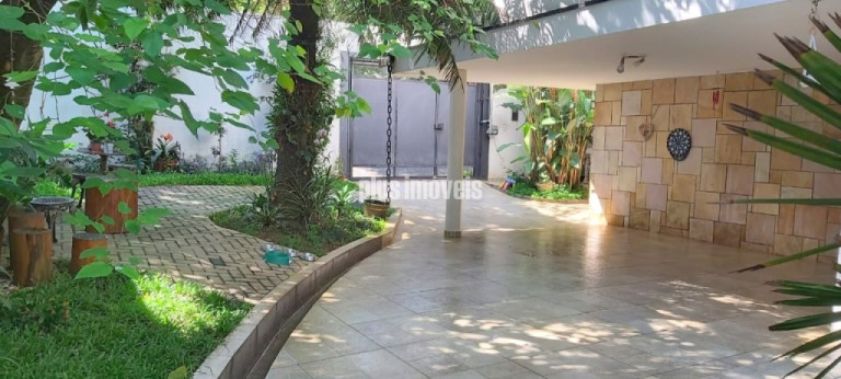 Casa com 5 Quartos à Venda, 305 m² em Granja Julieta - São Paulo