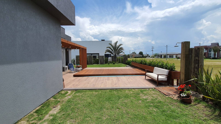 Imagem Casa com 3 Quartos à Venda, 645 m² em Atlântida Sul - Osório