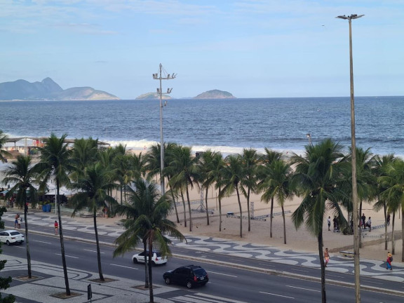 Imagem Apartamento com 2 Quartos à Venda,  em Copacabana - Rio De Janeiro