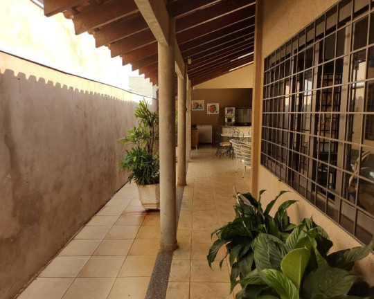 Imagem Casa com 4 Quartos à Venda, 247 m² em Jardim São Lourenço - Campo Grande