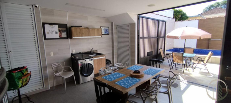 Imagem Casa com 3 Quartos à Venda, 252 m² em Marapé - Santos