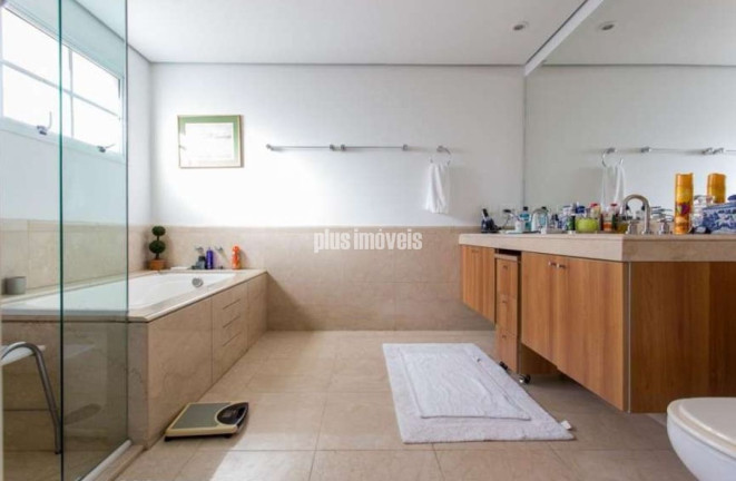 Casa com 4 Quartos à Venda ou Locação, 520 m² em Jardim Europa - São Paulo