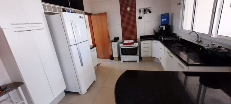 Imagem Sobrado com 3 Quartos à Venda, 199 m² em Centro - Guararapes