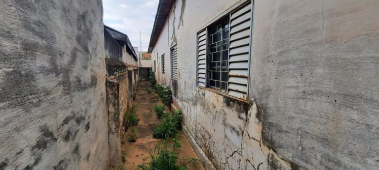 Imagem Casa com 3 Quartos à Venda, 300 m² em Centro - Guararapes