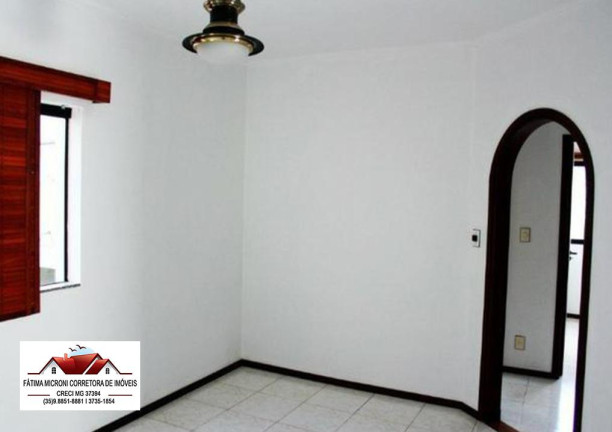 Imagem Casa com 3 Quartos à Venda, 250 m² em Centro - Caldas