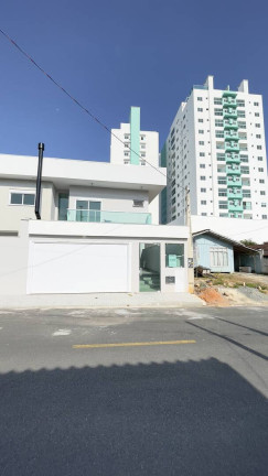 Imagem Casa com 3 Quartos à Venda, 180 m² em Centro - Barra Velha