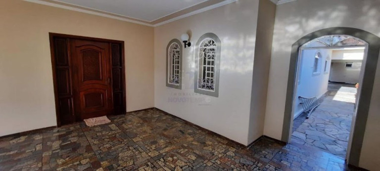 Imagem Casa com 3 Quartos à Venda, 270 m² em Centro - Guararapes