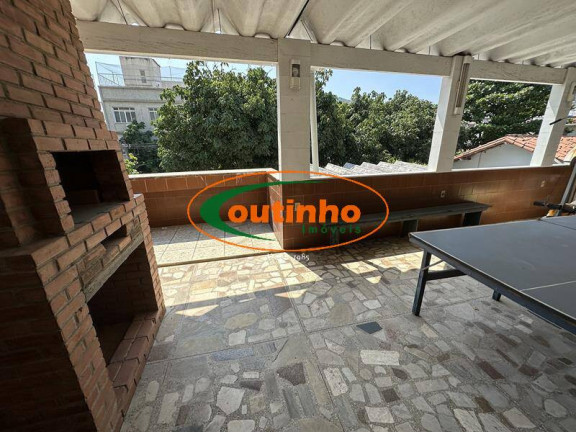 Imagem Casa com 5 Quartos à Venda, 241 m² em Grajaú - Rio De Janeiro