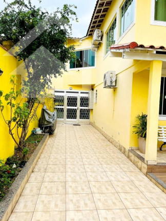 Casa com 4 Quartos à Venda, 270 m² em Taquara - Rio De Janeiro