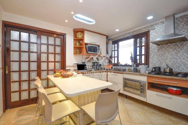 Foto do imóvel: Casa com 4 Quartos à Venda,  em Pinheirinho - Curitiba