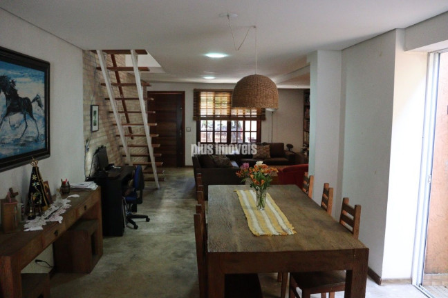 Casa com 3 Quartos à Venda, 166 m² em Granja Julieta - São Paulo