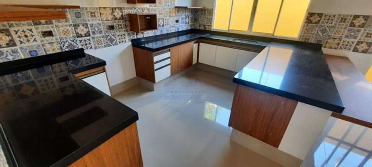 Imagem Casa com 4 Quartos à Venda, 483 m² em Centro - Guararapes