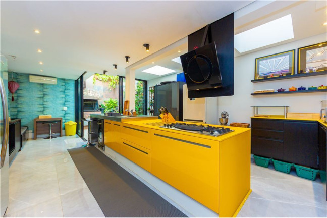 Imagem Casa com 4 Quartos à Venda, 169 m²