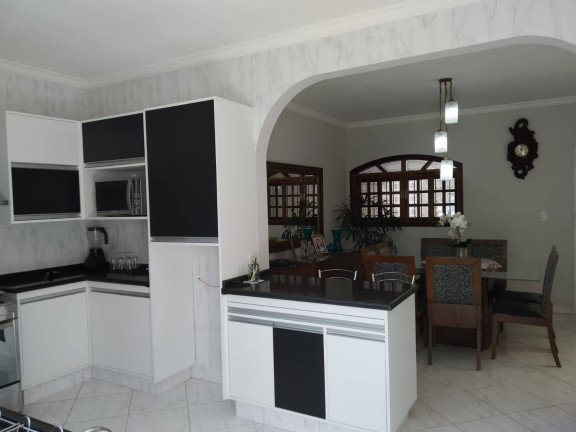 Imagem Casa com 3 Quartos à Venda, 367 m² em Vila Vianelo - Jundiaí