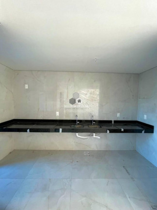 Imagem Casa com 4 Quartos à Venda, 151 m²
