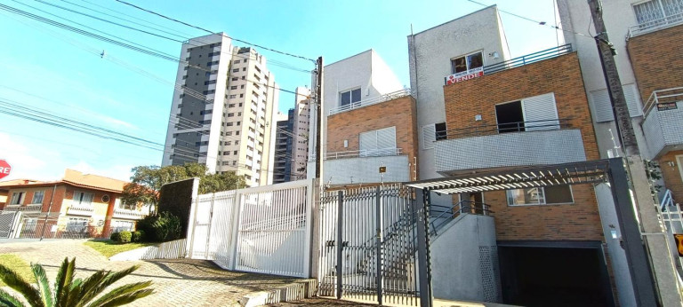 Imagem Casa com 3 Quartos à Venda, 186 m² em Bacacheri - Curitiba