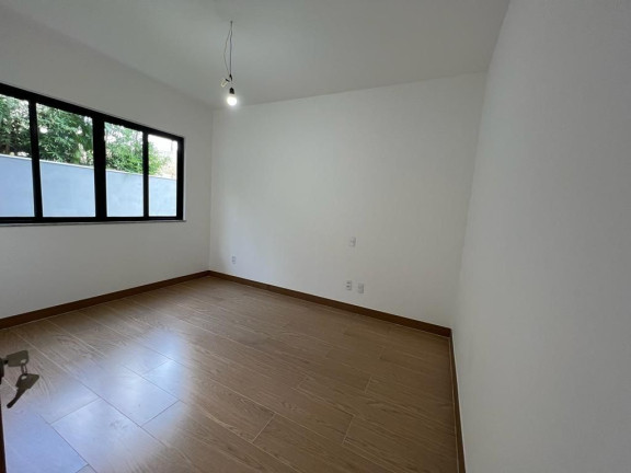 Imagem Casa com 4 Quartos à Venda, 150 m² em Várzea - Teresópolis