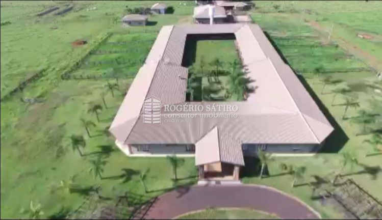 Imagem Imóvel com 3 Quartos à Venda, 195.500.000 m² em Centro - Uberaba