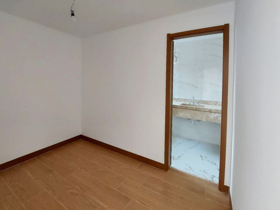 Imagem Casa com 4 Quartos à Venda, 150 m² em Várzea - Teresópolis