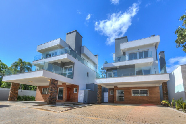 Imagem Casa de Condomínio com 3 Quartos à Venda, 300 m² em Ipanema - Porto Alegre