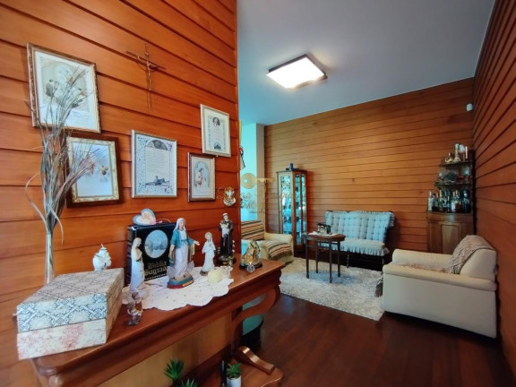 Imagem Casa com 4 Quartos à Venda, 214 m² em Várzea - Teresópolis