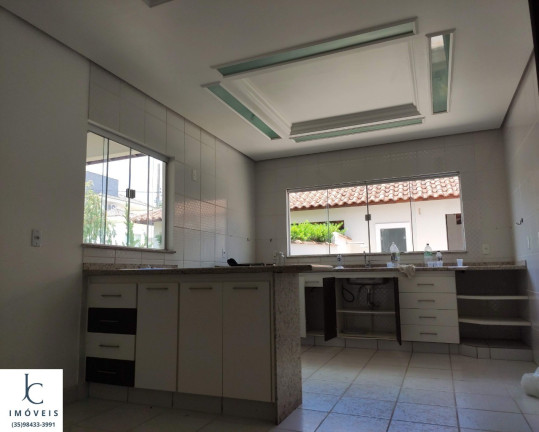 Imagem Casa com 5 Quartos à Venda,  em Condomínio Moradas Da Serra - São Lourenço