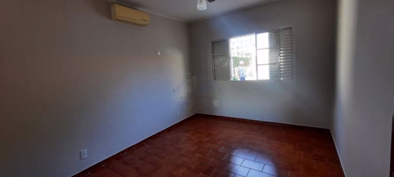 Imagem Casa com 3 Quartos à Venda, 270 m² em Centro - Guararapes