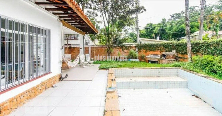 Casa com 3 Quartos à Venda, 310 m² em Granja Julieta - São Paulo