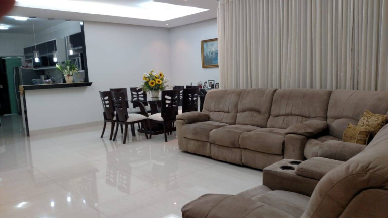 Imagem Casa com 4 Quartos à Venda, 250 m² em Setor Faiçalville - Goiânia