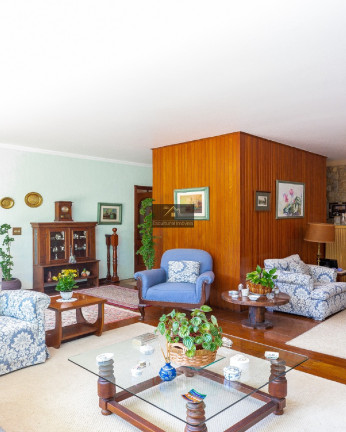 Casa com 4 Quartos à Venda, 256 m² em Granja Julieta - São Paulo