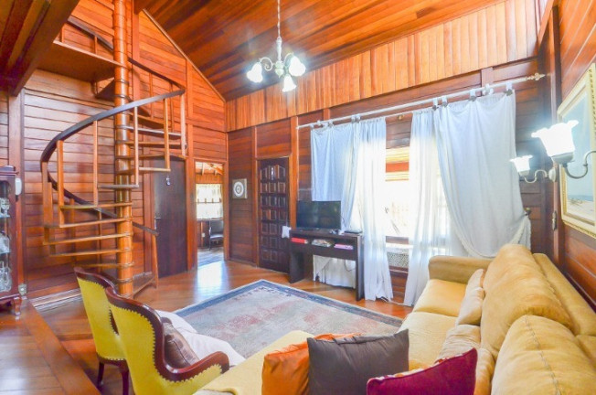 Imagem Casa com 3 Quartos à Venda, 252 m² em Pilarzinho - Curitiba