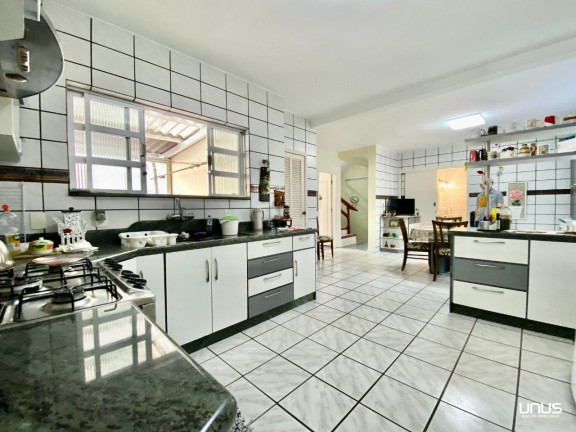 Imagem Casa com 5 Quartos à Venda, 420 m² em Coqueiros - Florianópolis
