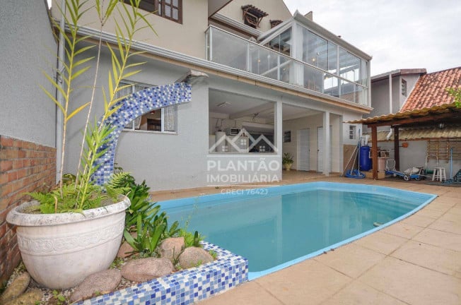 Foto do imóvel: Casa com 4 Quartos à Venda,  em Pinheirinho - Curitiba