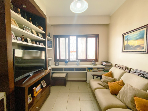 Imagem Casa com 4 Quartos à Venda, 249 m² em Coqueiros - Florianópolis