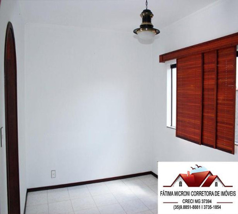 Imagem Casa com 3 Quartos à Venda, 250 m² em Centro - Caldas