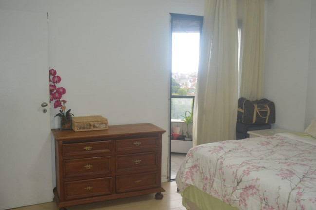 Imagem Apartamento com 4 Quartos à Venda, 210 m² em Candeal - Salvador