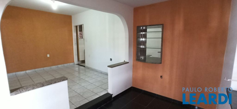Imagem Casa com 2 Quartos à Venda, 184 m² em Vila Gilda - Santo André