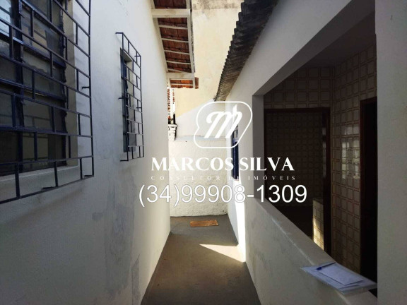 Imagem Casa com 3 Quartos à Venda, 250 m² em Nossa Senhora Aparecida - Uberlândia