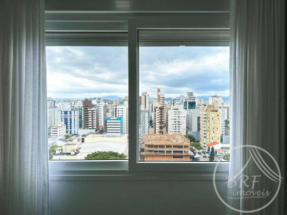 Imagem Apartamento com 2 Quartos à Venda, 69 m² em Centro - Florianópolis