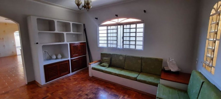 Imagem Casa com 3 Quartos à Venda, 270 m² em Centro - Guararapes