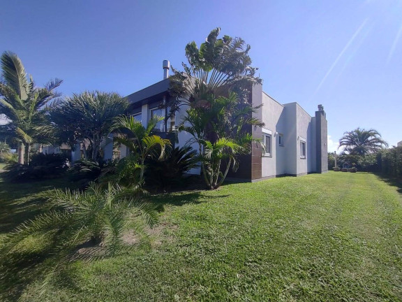Imagem Casa com 3 Quartos à Venda,  em Atlântida Sul - Osório