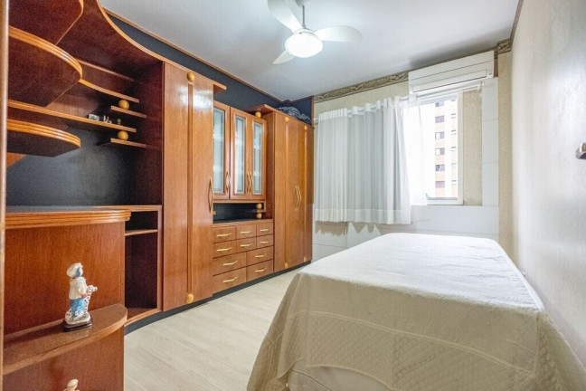 Imagem Apartamento com 2 Quartos à Venda, 74 m² em Centro - Florianópolis