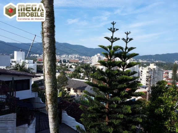 Imagem Sobrado com 4 Quartos à Venda, 300 m² em Trindade - Florianópolis