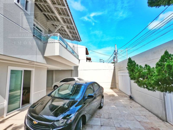 Casa com 4 Quartos à Venda, 248 m² em Sapiranga - Fortaleza