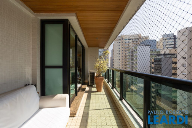 Imagem Apartamento com 4 Quartos à Venda, 235 m² em Aclimação - São Paulo