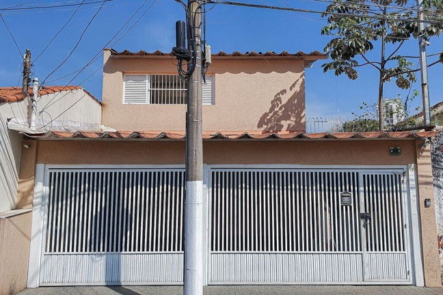 Casa com 3 Quartos à Venda, 224 m² em Vila Carrão - São Paulo