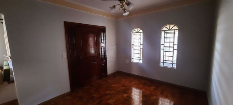 Imagem Casa com 3 Quartos à Venda, 270 m² em Centro - Guararapes