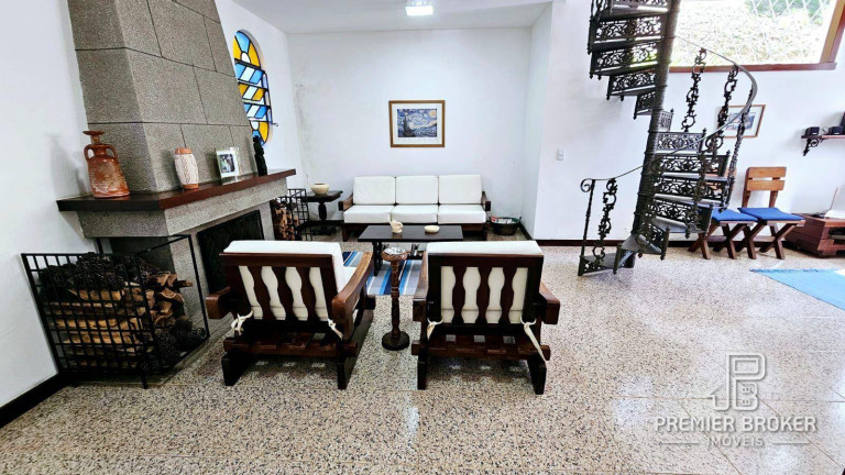 Imagem Casa com 5 Quartos à Venda, 300 m² em Iucas - Teresópolis
