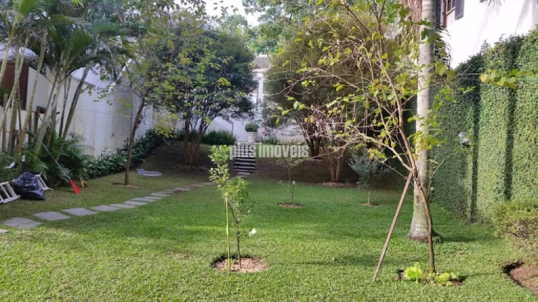 Casa com 4 Quartos à Venda, 450 m² em Granja Julieta - São Paulo