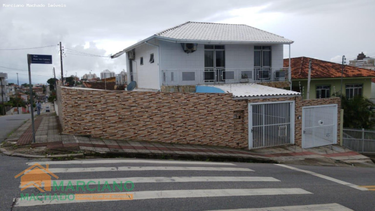 Imagem Casa com 4 Quartos à Venda, 195 m² em Capoeiras - Florianópolis